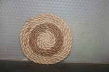 Bast Untersetzer, unbenutzt für heiße Speisen handgenäht, Durchmesser 18 cm