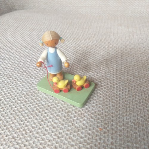 Flade figur mädchen mit - figur,