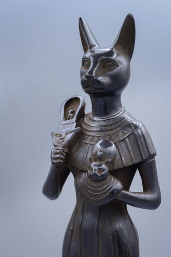Stehende bastet statue mit - bastet-statue,
