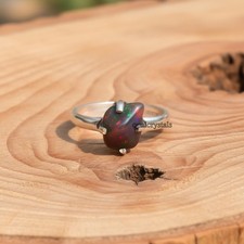 Schwarzer Welo Opal Edelstein