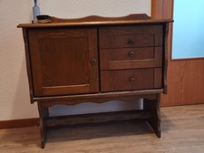 Garderobenschränkchen aus