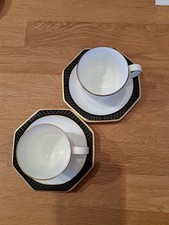 2 Tassen und Untertassen