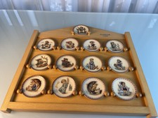  M.I. Hummel Teller 13 Stück Ø 8 cm + Display . 1 Wahl. Top Zustand.  