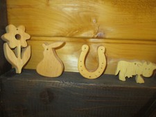 schöne kleine Holzfiguren