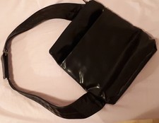 Schwarze Umhängetasche