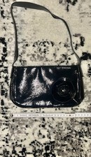 Kleine Baguette Clutch SchulterTasche Schwarz Lackoptik Glanz Mit 3D Blume Neu