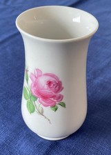 Meissner Porzellanmanufaktur hübsche kleine Blumenvase Wildrose - Rote Rose  