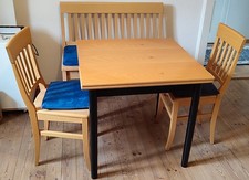 Sitzgruppe mit Tisch, ausziehbar. Buche massiv.