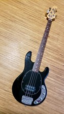 ERNIE BALL MUSICMAN STINGRAY