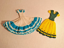 2 x Puppenkleider Wolle / Kleid Wolle Barbie Puppe / 80er Jahre Kleidung