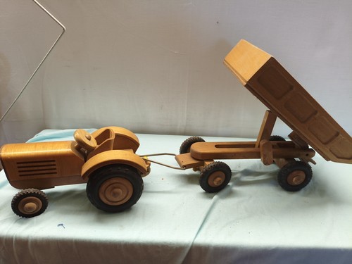 Alter holztraktor holz - gr.,
