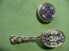 Antikes Frisierset Haarbürste mit Pillendose