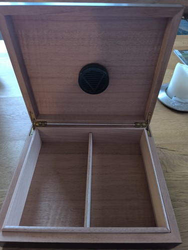 Humidor zigarrenkiste aus holz - aus,