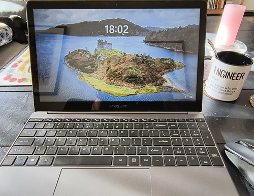 Eleganter hübscher laptop - eleganter,