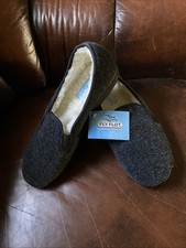 NEUE Winter Hausschuhe von " Fly Flot " in schwarz Gr. 44