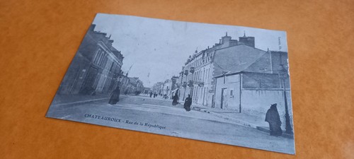 Cpa chateauroux rue - rue, la