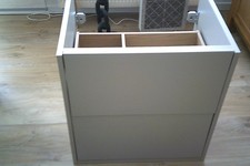 Waschbeckenschrank mit