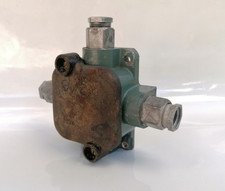 Metall Bakelit Abzweigdose Verteilerdose EOW Alu DDR  Lampe Industrie Design