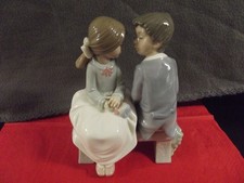 NAO by Lladro Porzellan Sammlerfigur Liebespaar auf Bank  Spanien, 1990, TOP