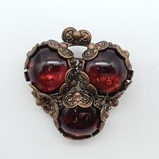 Art Deco Brosche mit Rotem Glass Cabochon - (145)