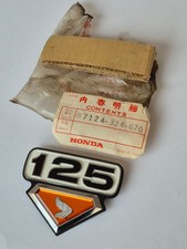 Honda CB125 S  Seitendeckel Emblem rechts OEM Honda Parts No 87124-324-670 NOS