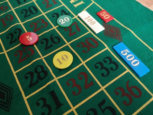 Roulette spielfeld und jetons - roulette,