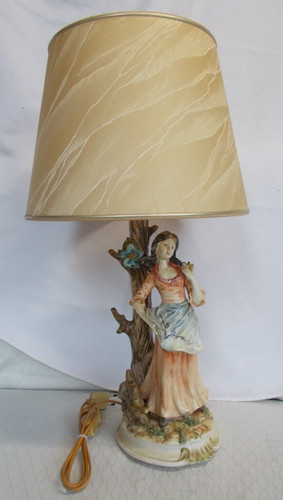 Alte tischlampe mit figur - alte,