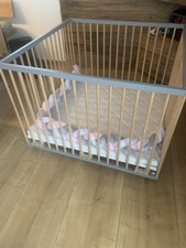 Sämann Laufgitter Buche mit grauer Umrandung 100x100 cm mit Matratze