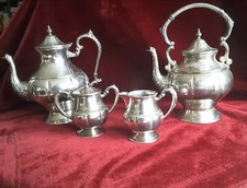 Tee und Kaffeekanne, Zucker