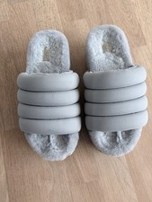 UGG Super Fluff Slipper –