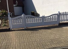 Edles weißes Einfahrtstor + kleines Eingangstor