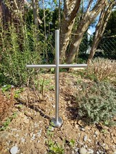 Unser Grabkreuz aus rostfreiem Edelstahl ist ein Symbol der Erinnerung, das uns