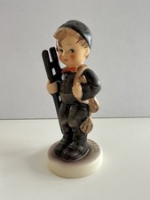 M.I. Hummel Goebel Figur Hum