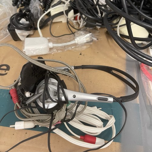 Jede menge kabel videotech - jede,