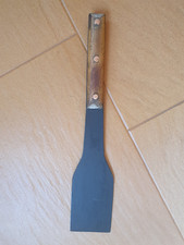 Pfannenschaber aus Metall mit Holzgriff antik