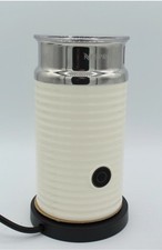 Nespresso Aeroccino 3 Vollautomatischer Milchaufschäumer Beige Creme Latte