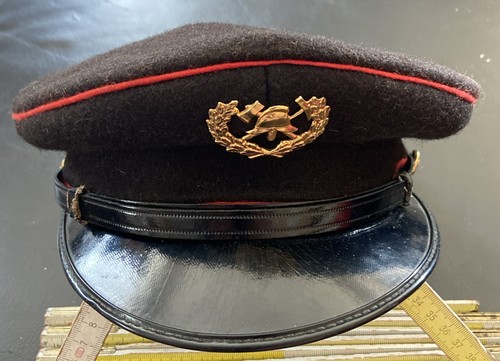 Alte schwarze schirmmütze der - schwarze,