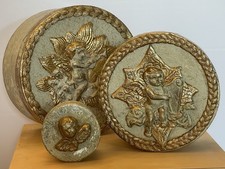 Drei runde Weihnachtsschachteln mit Gold-Dekor