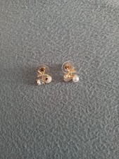 neue goldfarbene Ohrringe mit