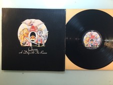 QUEEN - A DAY AT THE RACES / ROCK VINYL LP 1976 / GATEFOLD / OIS / EMI 062-98485