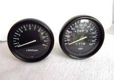 Tacho und Drehzahlmesser