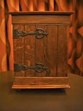 Kleinmöbel, Holzschränkchen, Eiche, mit Eisenbeschlag, um 1900