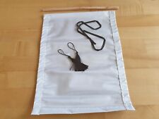 Posterrahmen Postaufhängung silber auffrollbar mit Kordeln und Holzleiste 