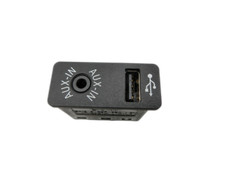 USB AUX Buchse Anschluss