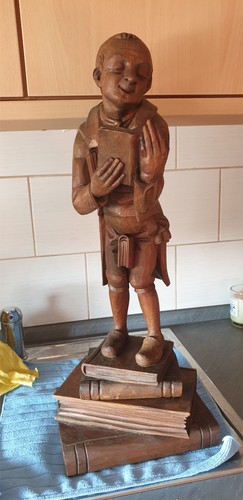 Holzfigur der bücherwurm - holzfigur, "