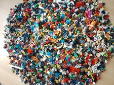 Lego über 200 Minifiguren, Waffen, Zubehör u.v.m. Konvolut 2,45 Kg