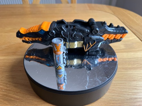Power rangers dino - rangers, charge