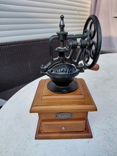 - ältere Kaffeemühle -
