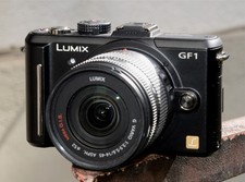 PANASONIC LUMIX DMC-GF1 Digitalkamera 12MP Systemkamera mit Objektiv: 14-45mm