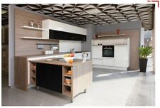 Grosse grifflose Inselküche im Abverkauf Front Hgl. weiss / schwarz Kochblock